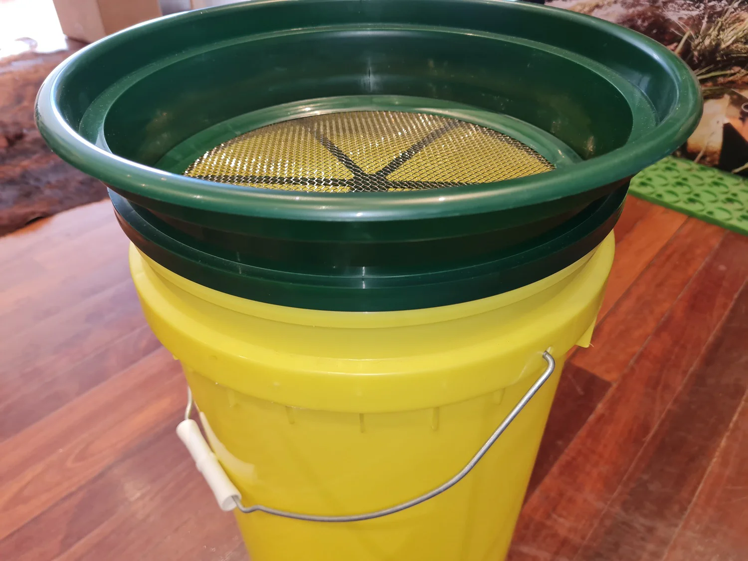 1/8 inch or 8 mesh Bucket Sieve - Image 4
