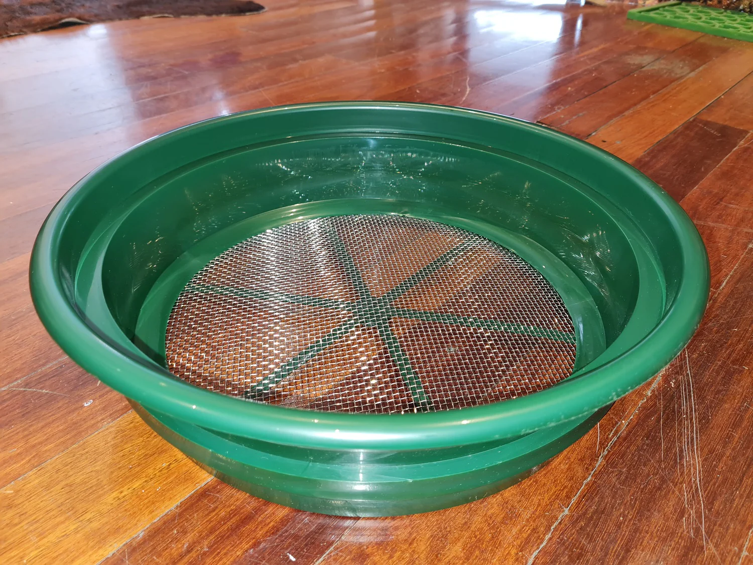 1/8 inch or 8 mesh Bucket Sieve - Image 5
